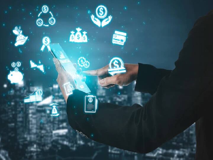 कई लोगों की यह आदत होती है कि वह अपनी सारी जानकारी फोन में सेव करके रखते हैं. ऐसे में फोन चोरी हो जाने की स्थिति में बड़ी परेशानी का सामना कर सकते हैं. ऐसे में आप इस बात का ध्यान रखें कि इस तरह के जानकारी जैसे नेट बैंकिंग पासवर्ड आदि को फोन न सेव करें.(PC: Freepik)