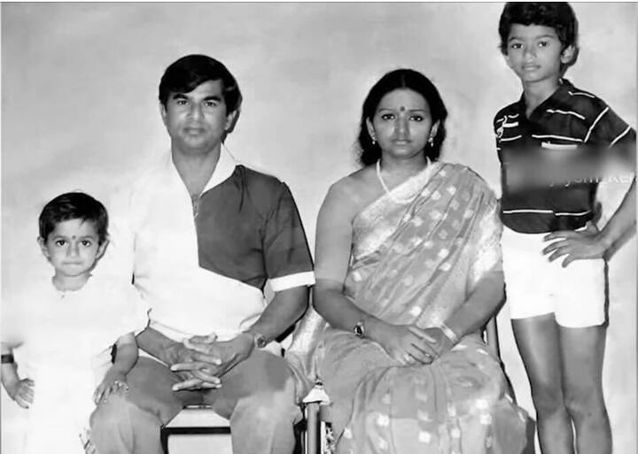 அந்த புகைப்படங்களில், நடிகர் விஜய் மற்றும் அவரது தங்கை வித்யா இருக்கும் புகைப்படங்கள் இடம்பெற்றுள்ளனர்.