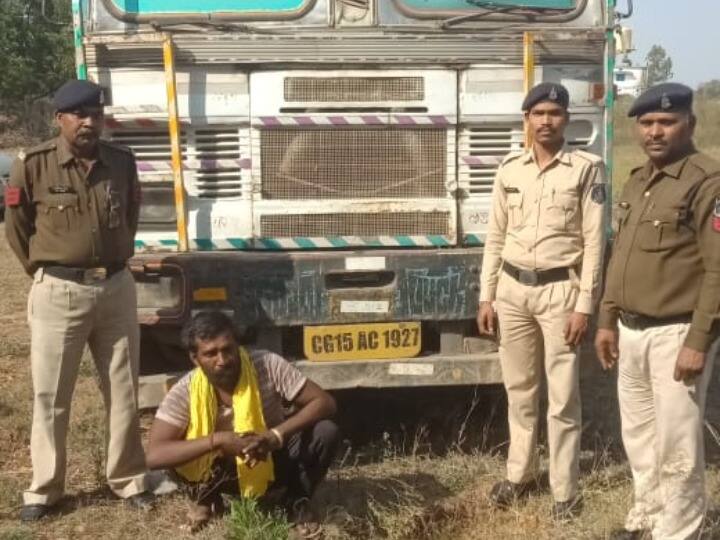 Surajpur Police confiscated 2 lakh coal from truck in Surajpur one arrested ANN Surajpur News: सूरजपुर में पुलिस ने ट्रक से जब्त किया 2 लाख का अवैध कोयला, एक आरोपी गिरफ्तार