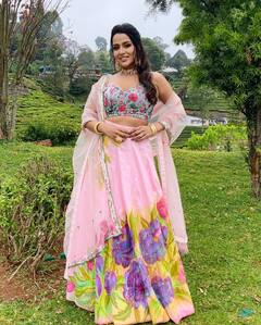 Actress raiza wilson : பசுமை பூங்காவிற்கு நடுவே ஒரு பூஞ்சோலை... ரைசா வில்சனில் அழகிய க்ளிக்ஸ்!