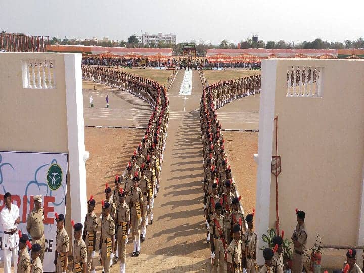 சிவகங்கை: இலுப்பக்குடியில் பயிற்சியை முடித்த இந்தோ - திபெத் எல்லை பாதுகாப்பு படை வீரர்கள் Indo-Tibetan Border Security Force soldiers go to work சிவகங்கை: இலுப்பக்குடியில் பயிற்சியை முடித்த இந்தோ - திபெத் எல்லை பாதுகாப்பு படை வீரர்கள்