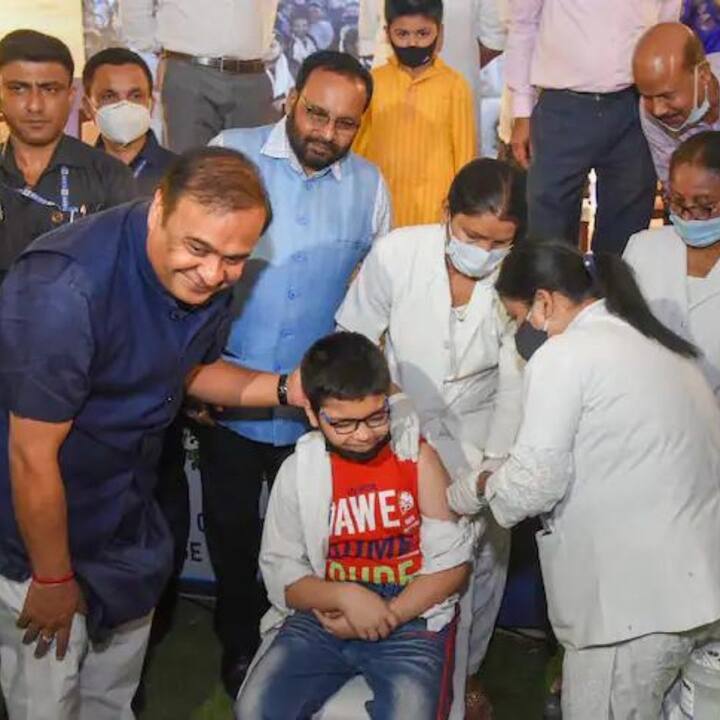 এবার ১২ ঊর্ধ্বদের জন্য করোনার ভ্যাকসিন। বুধবার থেকে শুরু হল ১২ থেকে ১৪ বছর বয়সীদের ভ্যাকসিনেশন।