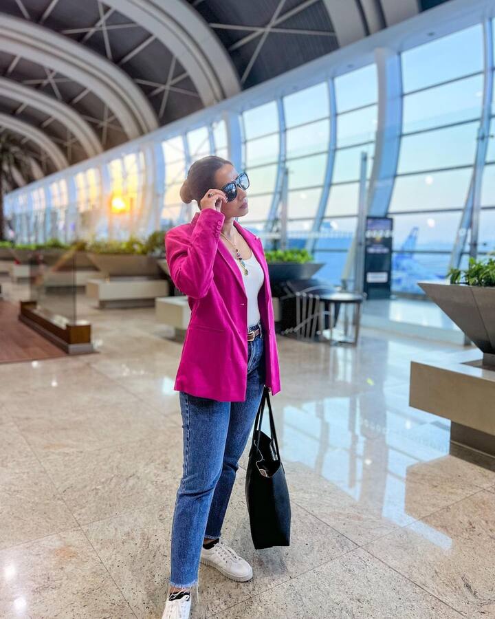 श्रेया चला हवा येऊ द्या या कार्यक्रमामधून प्रेक्षकांच्या भेटीस येते. या कार्यक्रमामधील तिच्या अभिनयाला प्रेक्षकांची पसंती मिळते. नुकतीच बच्चन पांडे (Bachchan Pandey)च्या टीमनं चला हवा येऊ द्या या कार्यक्रमामध्ये हजेरी लावली. (photo:shreyabugde/ig)