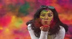 Holi 2022 Lucky Colours: હોળી પર રાશિનુસાર પસંદ કરશો રંગ તો, બદલી જશે કિસ્મત, ગૂડકલ લઇ આવશે  હોળી
