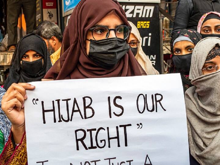 Hijab Row No examination duty for hijab-clad teachers in Karnataka Hijab Row: విద్యార్థుల నుంచి టీచర్లకు చేరిన హిజాబ్ వివాదం- ప్రభుత్వం కీలక ఉత్తర్వులు
