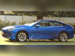 In Pics : ग्रीन हायड्रोजन इंधनावर चालणारी कार लॉन्च, Toyota Mirai कारचं नितीन गडकरींच्या हस्ते उद्घाटन