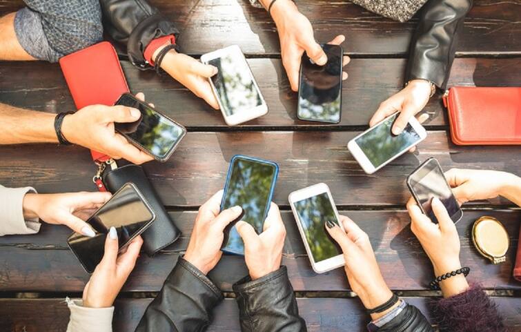 mobile broadband users number reached at 76 5 crore in india according to report દેશમાં મોબાઈલ બ્રોડબેન્ડ વપરાશકર્તાઓની સંખ્યા 765 મિલિયન, યુવા પેઢી દરરોજ આઠ કલાક ઓનલાઈન વિતાવે છે