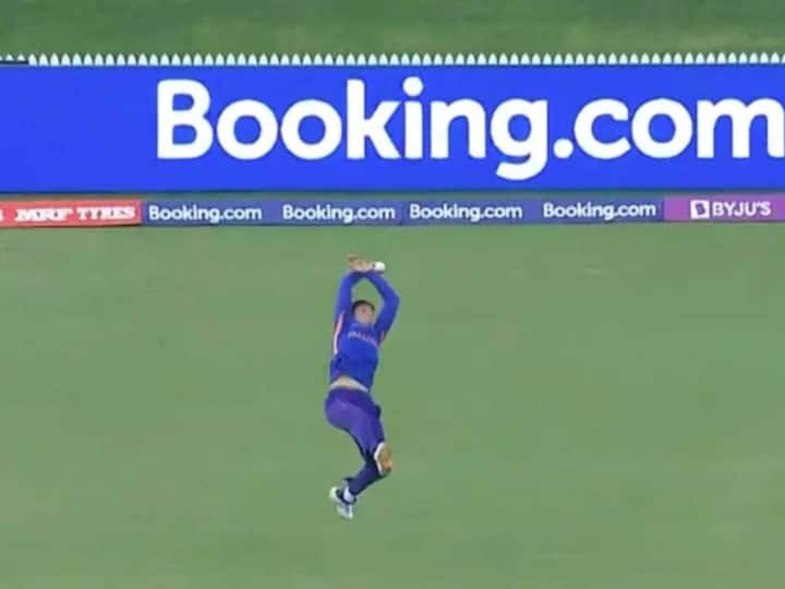 ICC Women's World Cup 2022: Harmanpreet Kaur Takes A Flying Catch While Running Backwards - Watch Video Women's CWC: Harmanpreet Kaur Takes A Flying Catch While Running Backwards - Watch Video