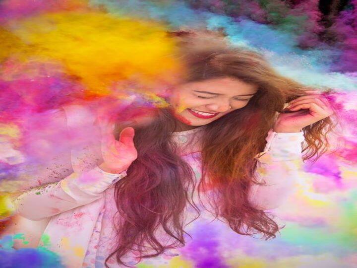 Holi 2022 health tips follow these 10 tips will protect you from the colours of holi Holi 2022 : हानिकारक रंगांपासून त्वचा आणि केसांचं संरक्षण करायचंय? फॉलो करा 'या' 10 टिप्स...