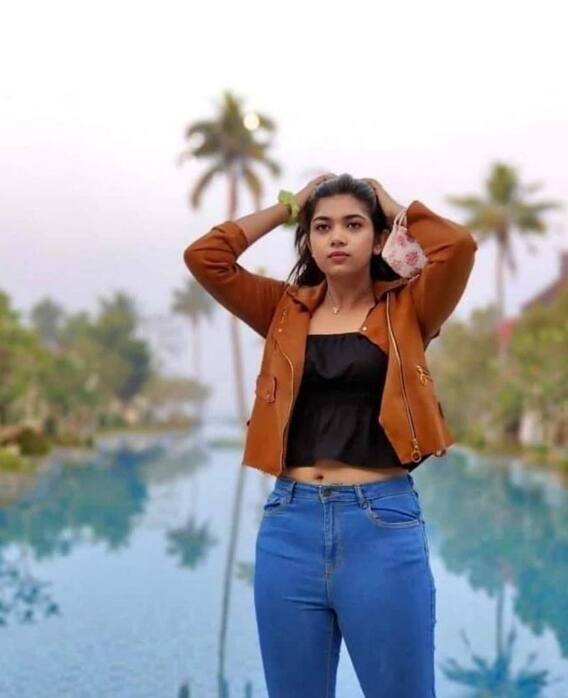 Rithu Chowdary Latest Photos: జీన్స్‌లో 'జబర్దస్త్' బ్యూటీ రీతూ చౌదరి