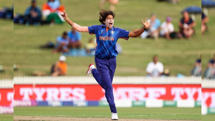 ICC Womens World Cup 2022: Jhulan Goswami becomes 1st bowler to complete 250 ODI Wickets Milestone Jhulan Goswami: বিশ্বের প্রথম বোলার হিসেবে মহিলা ক্রিকেটে ওয়ান ডে ফর্ম্য়াটে ২৫০ উইকেটের মালিক ঝুলন