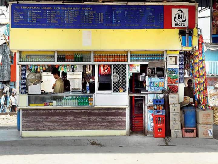 इंडियन रेलवे देश के अलग-अलग राज्यों के शहरों के रेलवे स्टेशनों पर 33 फूड प्लाजा और फास्ट फूड यूनिट खोलने जा रहा है.