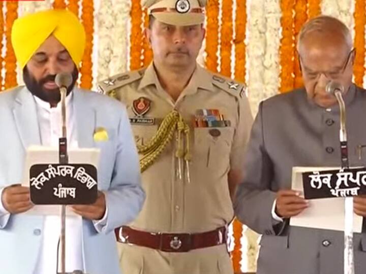 Punjab New Chief Minister Bhagwant Mann Oath Taking Ceremony become 17 CM of State Punjab New CM Oath Ceremony: ਭਗਵੰਤ ਮਾਨ ਨੇ ਮੁੱਖ ਮੰਤਰੀ ਵਜੋਂ ਚੁੱਕੀ ਸਹੁੰ