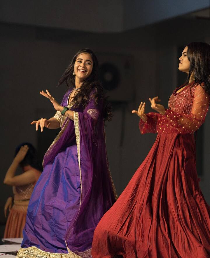 దీప్తి సునయన డ్యాన్సు ఫోటోలు -Image Credit: DeepthiSunaina/Instagram