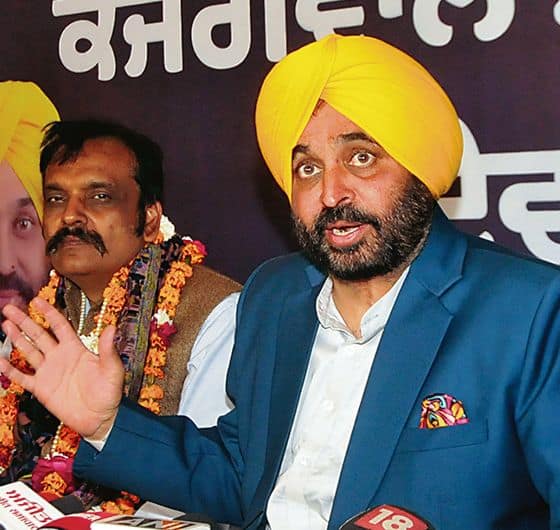 ਮਾਨ ਨੇ ਹਲਫ਼ਨਾਮੇ ਵਿੱਚ ਦੱਸਿਆ ਸੀ ਕਿ ਸਾਲ 2020-21 ਦੌਰਾਨ ਉਨ੍ਹਾਂ ਦੀ ਕੁੱਲ ਕਮਾਈ 18.34 ਲੱਖ ਸੀ। ਮਾਨ ਕੋਲ ਸੰਗਰੂਰ ਵਿੱਚ 1.12 ਕਰੋੜ ਹੈ। ਇੱਥੇ 37 ਲੱਖ ਰੁਪਏ ਦੀ ਵਾਹੀਯੋਗ ਜ਼ਮੀਨ ਹੈ, ਜਦਕਿ ਪਟਿਆਲਾ ਵਿੱਚ 37 ਲੱਖ ਰੁਪਏ ਦੀ ਵਪਾਰਕ ਜਾਇਦਾਦ ਹੈ।