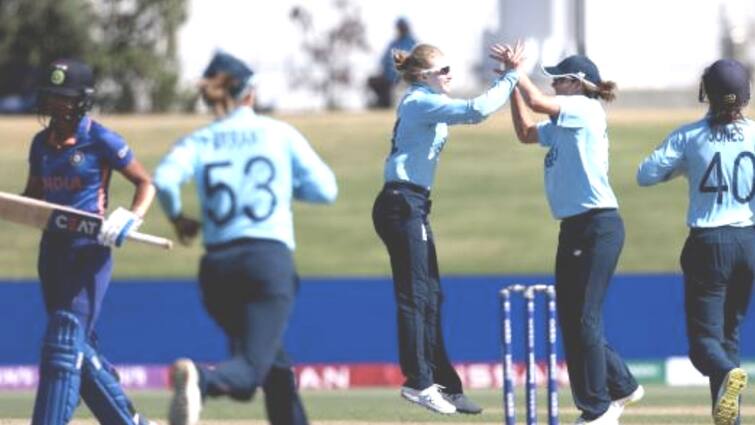 ICC Women’s World Cup 2022:  India have been bowled out for 134 ICC Women’s World Cup 2022: ১৩৪-এই শেষ মিতালিদের ইনিংস, লোয়ার অর্ডারে লড়লেন রিচা-ঝুলন