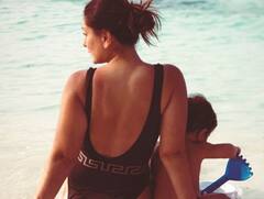 बेटे जेह के साथ मालदीव में छुट्टियां मना रही हैं करीना कपूर खान, मोनोकिनी पहन मचाया कोहराम