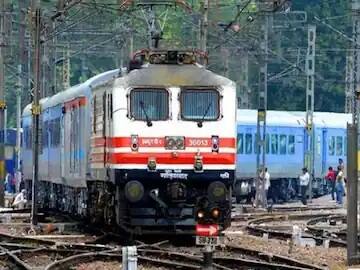 ভাড়ায় ছাড়ের কারণে রেলের ওপর আর্থিক চাপ বাড়ছে। বয়স্কদের জন্য রেলের ভাড়ায় ছাড় ফেরানো নিয়ে এখনও কোনও সিদ্ধান্ত হয়নি। বিশেষভাবে সক্ষম ব্যক্তি, পড়ুয়া ও রোগীদের মতো নির্দিষ্ট কয়েকটি ক্ষেত্রে ভাড়ায় ছাড় থাকছে আগের মতোই।