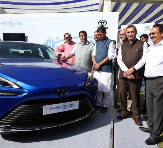 ग्रीन हायड्रोजन इंधनावर चालणारी Toyota Mirai