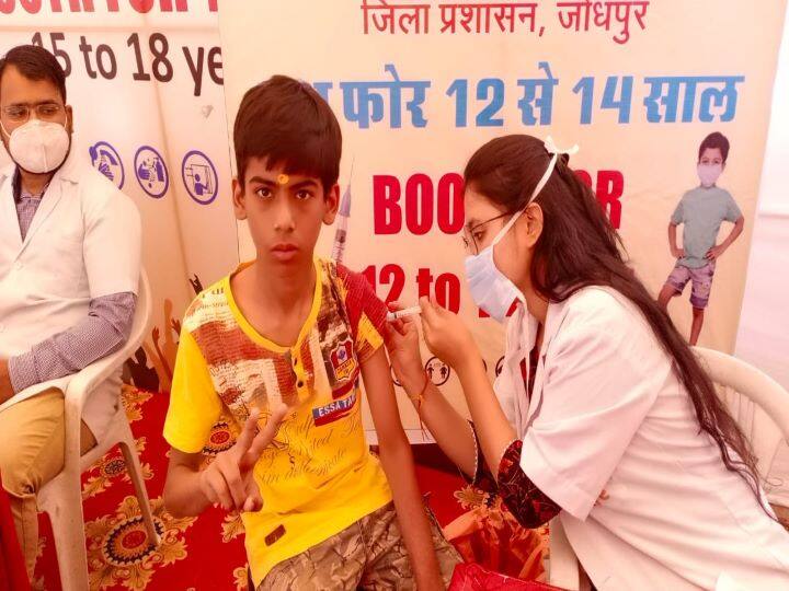 Rajasthan Jodhpur: Vaccination campaign started to protect 12 to 14 year old children from corona ANN Jodhpur: जोधपुर में शुरू हुआ 12 से 14 साल के बच्चों का वैक्सीनेशन अभियान, कोरोना से मिला सुरक्षा कवच