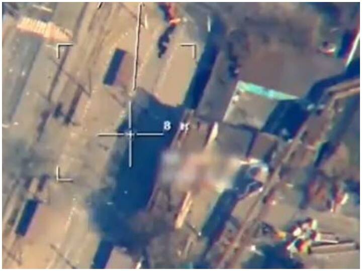 Ukraine Russia War Russia fired missiles at Ukraine military bases  Ukraine Russia War: रूस ने यूक्रेन के सैन्य ठिकानों पर दागी मिसाइलें, देखें तबाही का मंजर