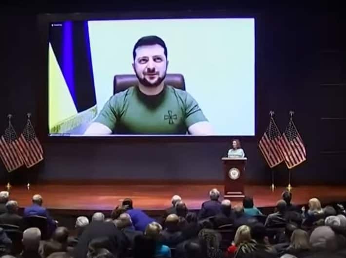 Ukraine Russia War president volodymyr zelenskyy address in US Parliament Ukraine Russia War: अमेरिकी संसद में ज़ेलेंस्की ने दिखाया यूक्रेन की तबाही का वीडियो, बोले- युद्ध को रोका जाए, हम शांति चाहते हैं