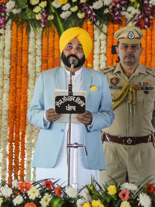 पंजाब में अब AAP की सरकार, भगवंत मान ने ली मुख्यमंत्री पद की शपथ