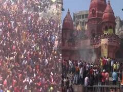 Bhasma Holi 2022: વારાણસીના મણિકર્ણિકા ઘાટ પર ચિતાની રાખ સાથે રમાઈ હોળી, જુઓ મસાણની આ અનોખી હોળીની તસવીરો