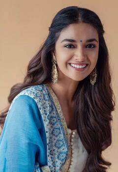 Actress Keerthy Suresh : என்னப்பா இது..! ஸ்லிம்மாக மாறி சிலிர்க்க வைத்த கீர்த்தி சுரேஷ்..!