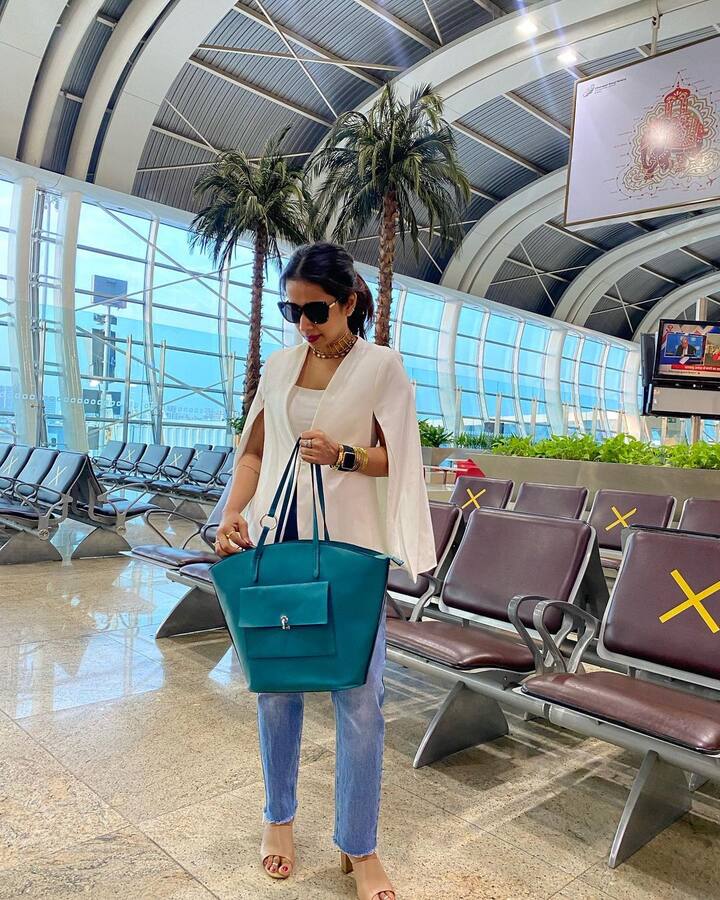 अक्षय, क्रितीनं यवेळी 'चला हवा येऊ द्या' (Chala Hawa Yeu Dya) च्या कलाकारांसोबत मजा, मस्ती केली.  नुकताच श्रेयानं एक खास व्हिडीओ सोशल मीडियावर शेअर केला. या व्हिडीओला तिनं दिलेल्या कॅप्शननं अनेकांचे लक्ष वेधलं आहे. (photo:shreyabugde/ig)