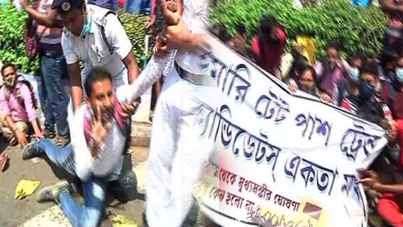 Hazra TET Protest: রাস্তায় বসে বিক্ষোভ টেট-উত্তীর্নদের, হাজরা মোড়ে যানজট ।Bnagla News