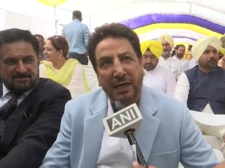 Bhagwant Mann swearing-in ceremony AAP Winning 92 seats in Punjab Elections Just Beginning Punjabi Singer Gurdas Maan भगवंत मान के शपथ ग्रहण समारोह में पहुंचे पंजाबी गायक गुरदास मान, AAP के लिए कही ये बड़ी बात