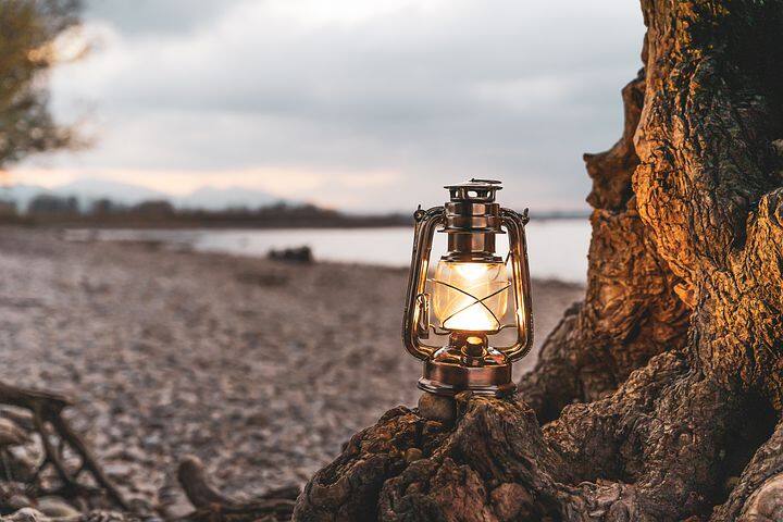 This lantern only needs sea water to charge Chargeable Lantern: কেরোসিন নয়, সমুদ্রের জলেই লন্ঠনে জ্বলে আগুন