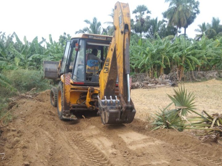 தூத்துக்குடி : வயக்காட்டுக்கு நடுவே சாலை அமைத்து கொண்ட ராஜபதி விவசாயிகள் வைக்கும் கோரிக்கை