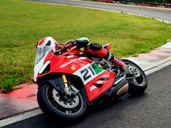 डुकाटी ने लॉन्च की पैनिगेल वी2 स्पेशल एनिवर्सरी एडिशन बाइक, 21.3 लाख रुपये है कीमत, देखिए तस्वीरें