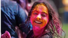 Holi 2022 in Amritsar: মাটিতে পা রেখেই উড়ান, আবিরের প্রলেপ স্বপ্নেও, হোলিতে আরও রঙিন অমৃতসর