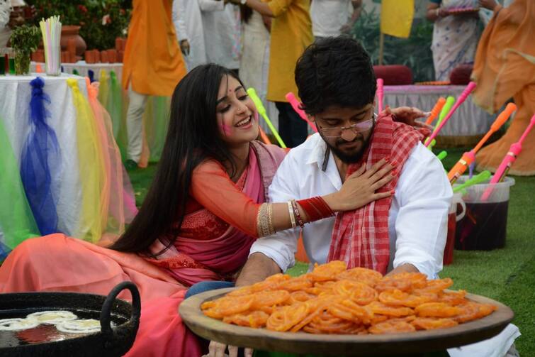 Mithai: Mithai Family celebrates Holi at set Mithai: দোলের উৎসবে আবিরে মাখামাখি মিঠাই-সিড, খুশি গোটা পরিবার