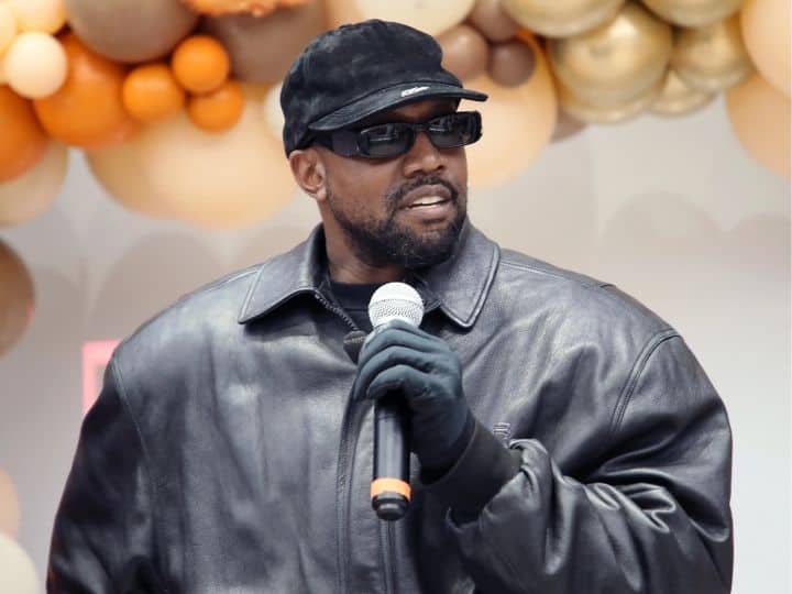 Kanye West Instagram : प्रसिद्ध रॅपर कान्ये वेस्टला वादग्रस्त टिप्पणी करणे पडले महागात, इन्स्टाग्रामकडून खाते बंद Kanye West suspended from posting Instagram for violating policies Kanye West Instagram : प्रसिद्ध रॅपर कान्ये वेस्टला वादग्रस्त टिप्पणी करणे पडले महागात, इन्स्टाग्रामकडून खाते बंद