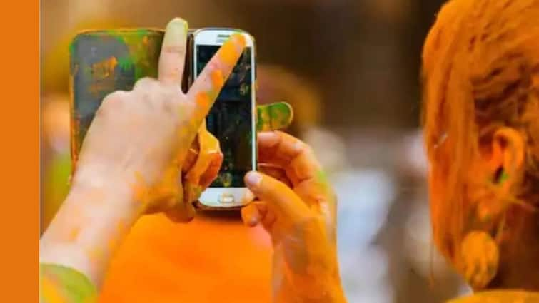 Holi 2022: How to clean your smartphone and other electronic devices after Holi Holi 2022: ফোনে রং কিংবা জল ঢুকে গিয়েছে? দ্রুত যা যা করতে হবে