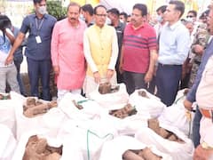 MP News: होलिका दहन से पहले खरीदारी करने भोपाल के न्यू मार्केट पहुंचे सीएम शिवराज, लोगों को दिया ये संदेश