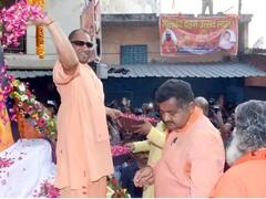 UP: ગોરખપુરમાં સીએમ યોગી આદિત્યનાથની જીતની હોળી, જુઓ તસવીરો