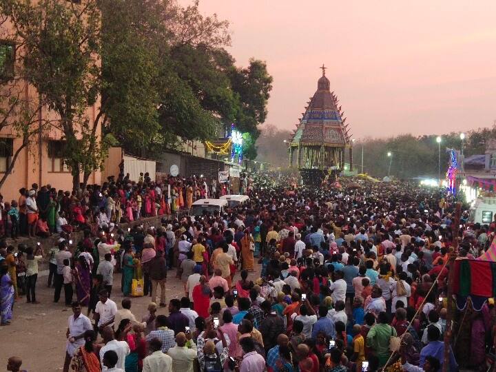 Panguni Uttara Therottam at Mayilam Murugan Temple was attended by a large number of devotees 'மயிலம் முருகன் கோயிலில் பங்குனி உத்திர தேரோட்டம்' -  வடம் பிடித்து இழுத்து பக்தர்கள் வழிபாடு