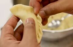 Baked Gujiya Recipe: त्योहारों पर हैवी फूड से सेहत के लिए लगता है डर, ट्राई करें बेहद कम कैलोरी वाली ये बेक्ड गुझिया