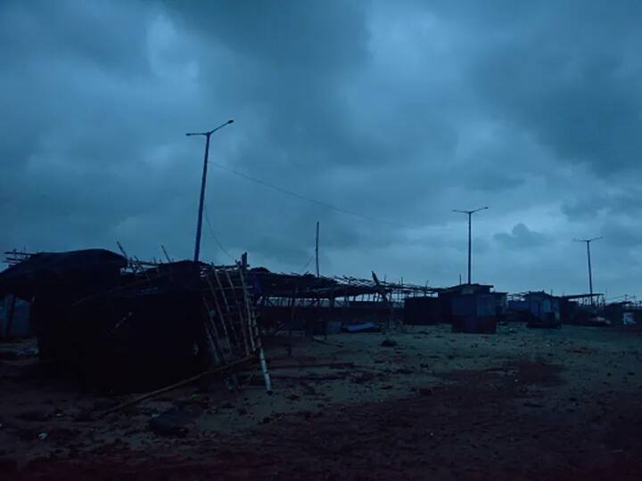 Asani Cyclone In Konkan Administration's explanation after fake message went viral Asani Cyclone : कोकण किनारपट्टीला 'असनी' चक्रीवादळचा धोका नाही;  फेक मेसेज व्हायरल झाल्यानंतर प्रशासनाचं स्पष्टीकरण