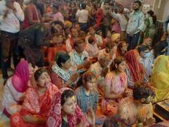 Holi 2022: महाकालेश्वर मंदिर में होलिका दहन के बाद जमकर उड़ा गुलाल, भक्तों ने भगवान के साथ ऐसे खेली होली