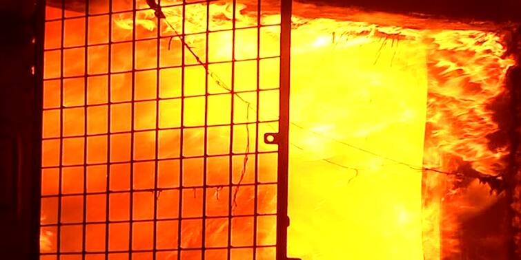 Kolkata Fire: Behala Fire incinerated plastic factory Kolkata Fire: ফের শহরে অগ্নিকাণ্ড, ভস্মীভূত প্লাস্টিক কারখানা