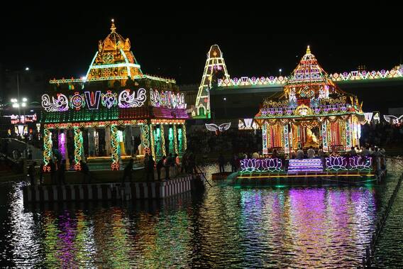 Tirumala Teppotsavalu: తెప్పపై శ్రీదేవి, భూదేవి సమేత మలయప్పస్వామి | Tirupati | ABP Desam