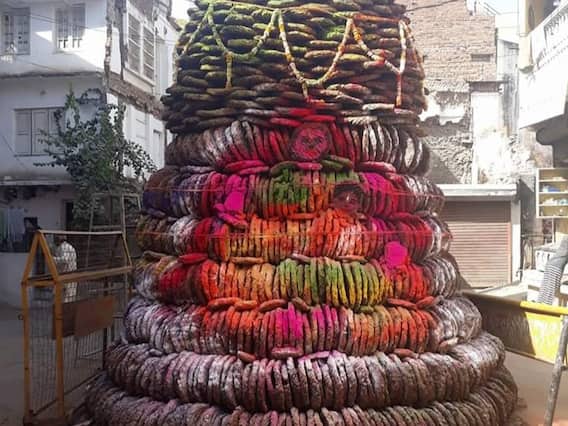 Holi 2022: उज्जैन में मनाई जाती हैं अनोखी 'कंडा होली', दूर-दूर से देखने आते हैं लोग, आप भी जानें क्यों है खास Holi 2022: उज्जैन में मनाई जाती हैं अनोखी 'कंडा होली', दूर-दूर से देखने आते हैं लोग, आप भी जानें क्यों है खास