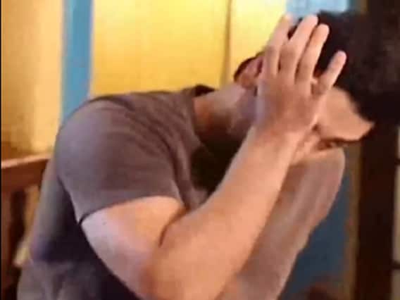 आखिर क्यों बुरी तरह रो रहे हैं रणबीर कपूर? इंटरनेट पर वायरल हो रहा ये वीडियो आखिर क्यों बुरी तरह रो रहे हैं रणबीर कपूर? इंटरनेट पर वायरल हो रहा ये वीडियो