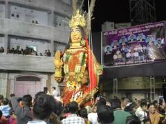 જામનગરમાં સૌરાષ્ટ્રની સૌથી મોટી હોલીકાનું દહન કરાયું, જુઓ આ અનોખું હોલીકા દહન